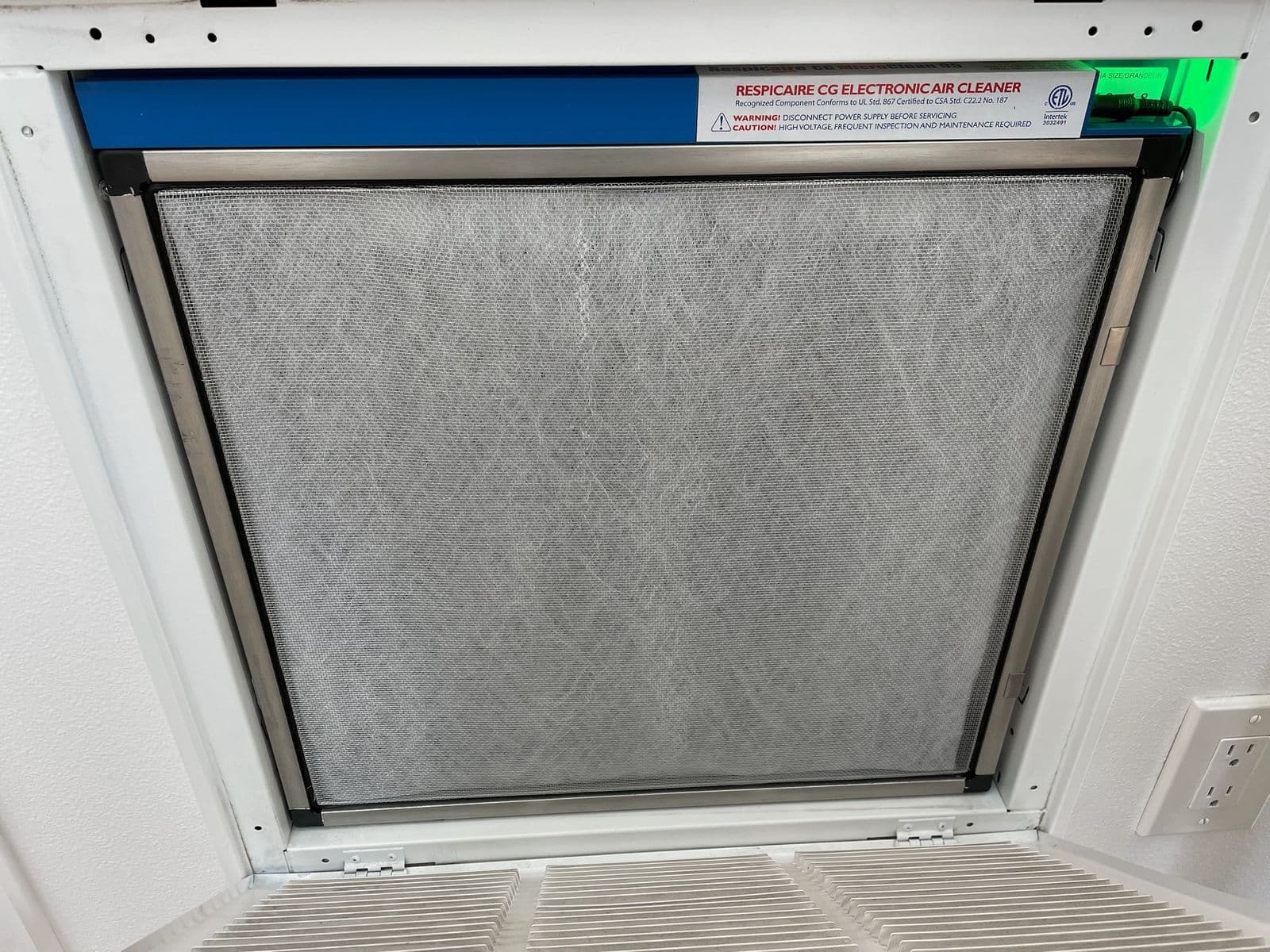 Filter in place behind a return grille