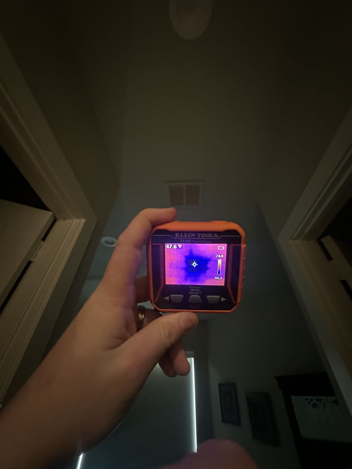 Thermal camera reading during an HVAC diagnosis